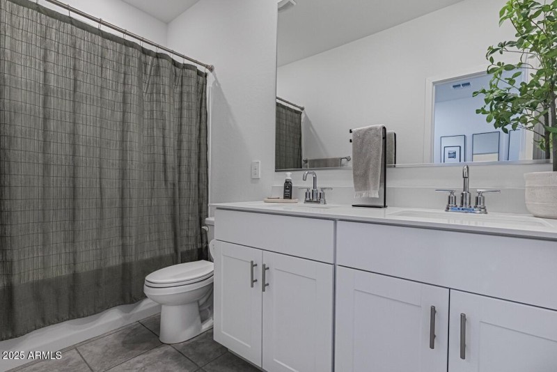 8 Hallway Bathroom
