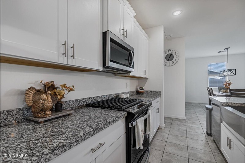 17 Kitchen