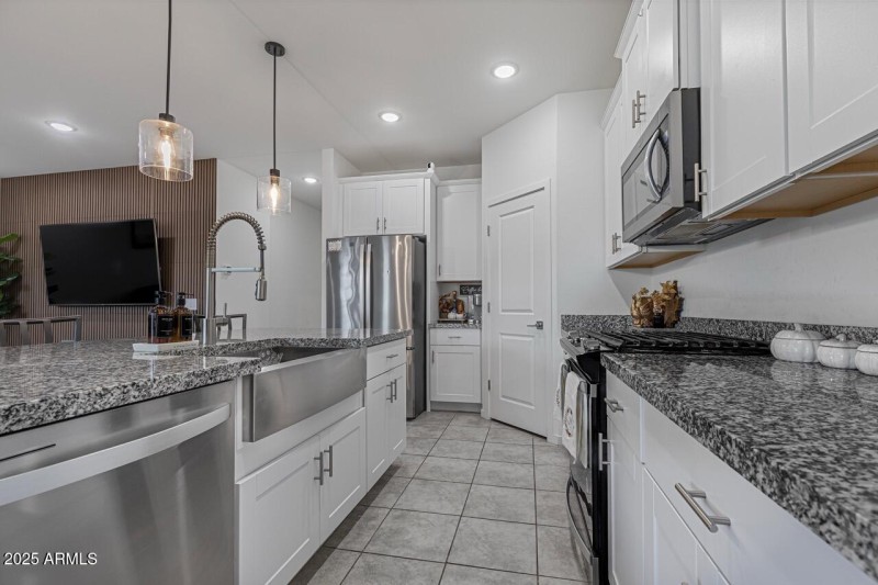 19 Kitchen