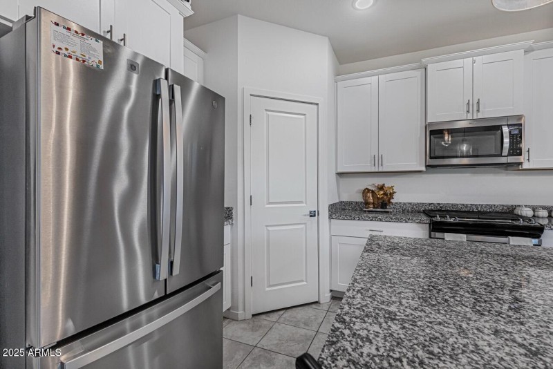 18 Kitchen