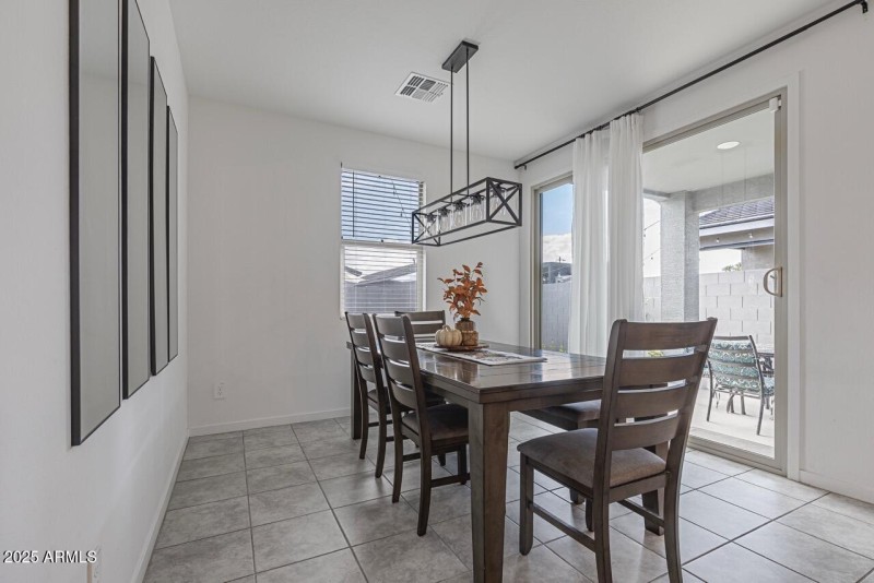 20 Dinning Room