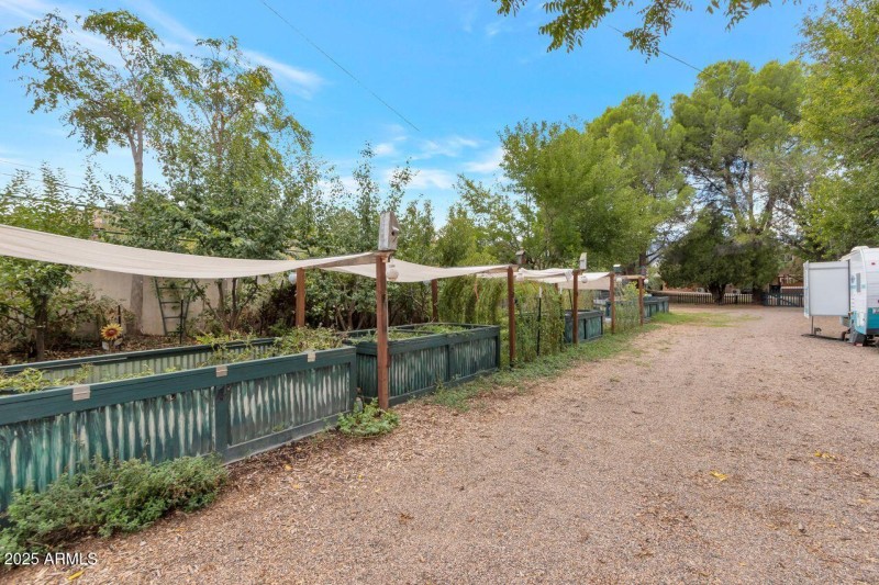 Exterior_Garden Beds