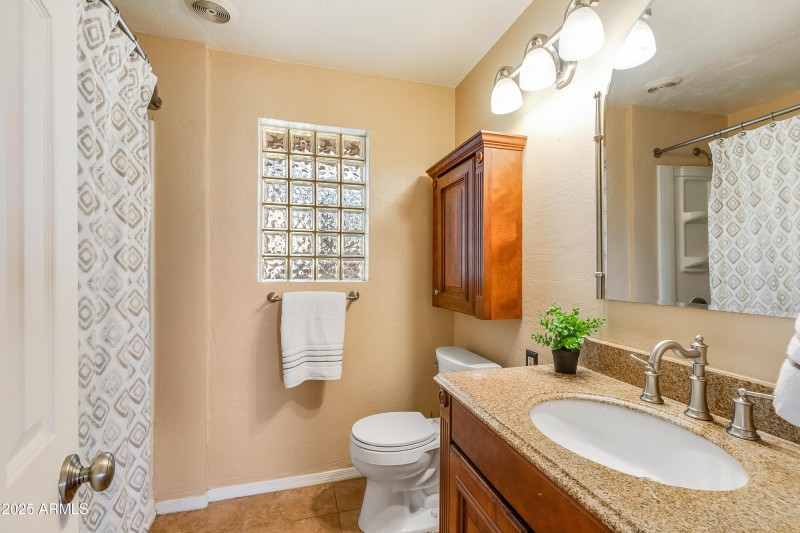 10628 N 10th Dr-27