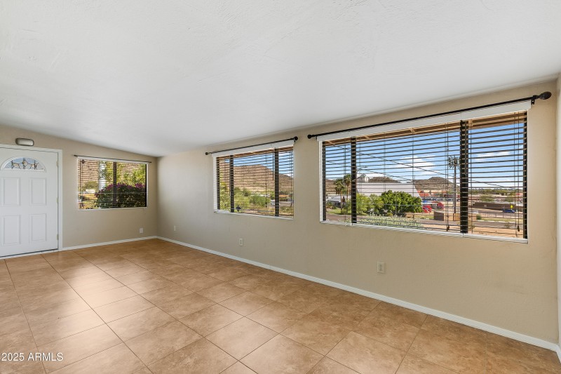10628 N 10th Dr-9
