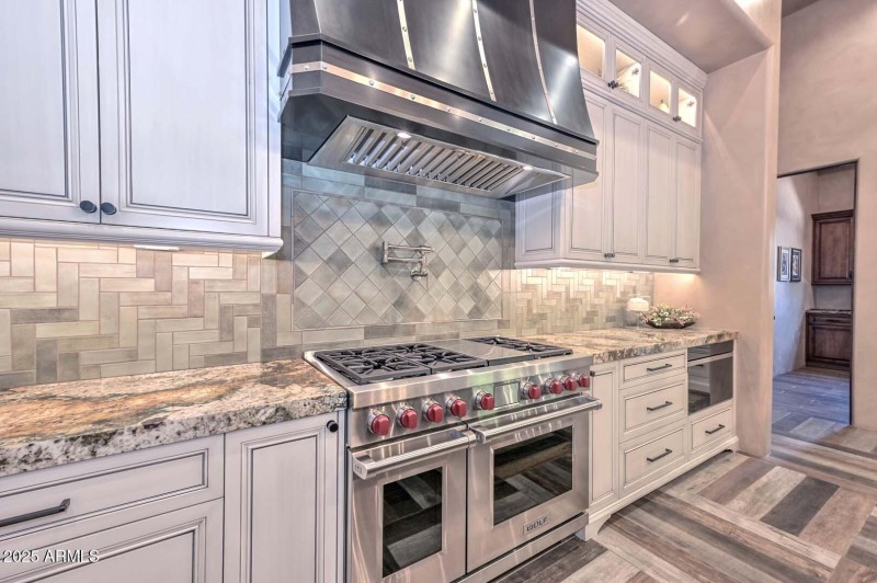 Kitchen-Wolf Range