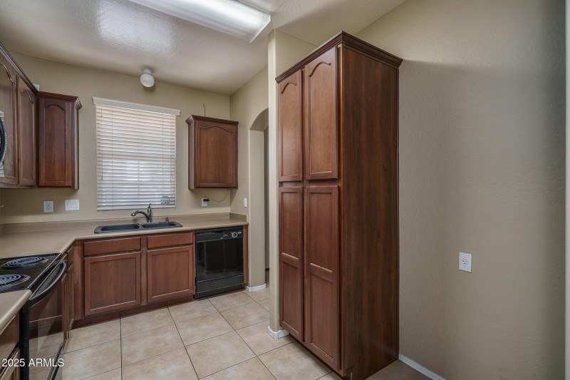 6) KITCHEN