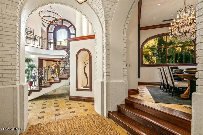 25-Dining Room Entry