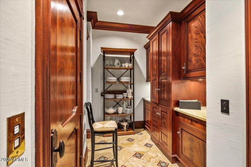 33-Pantry ~ Elevator