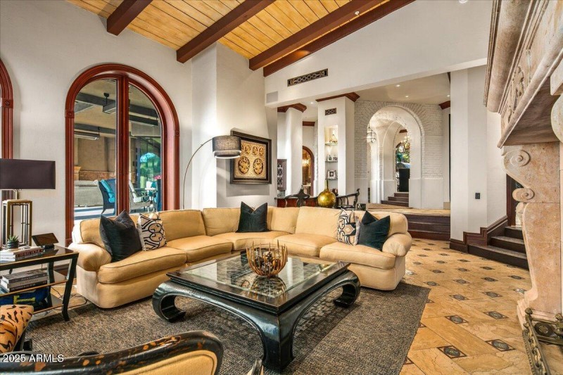 38-Family Room Details