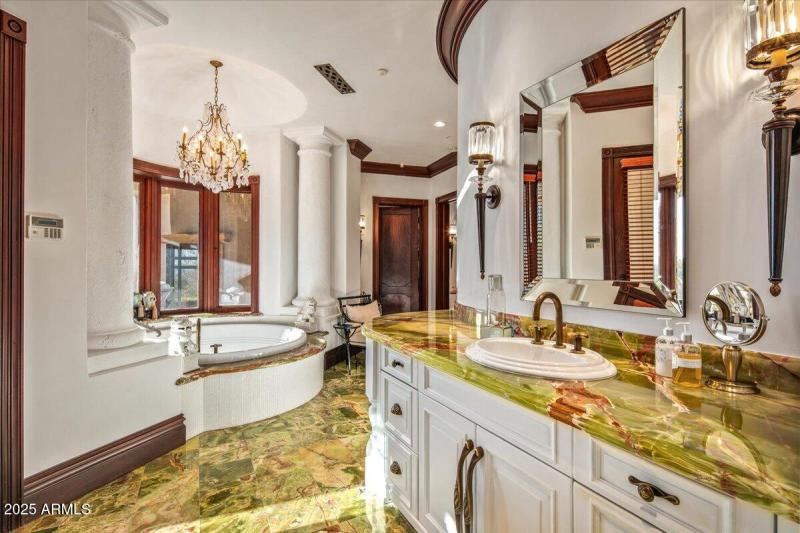 48-Primary Bath ~ Vanity