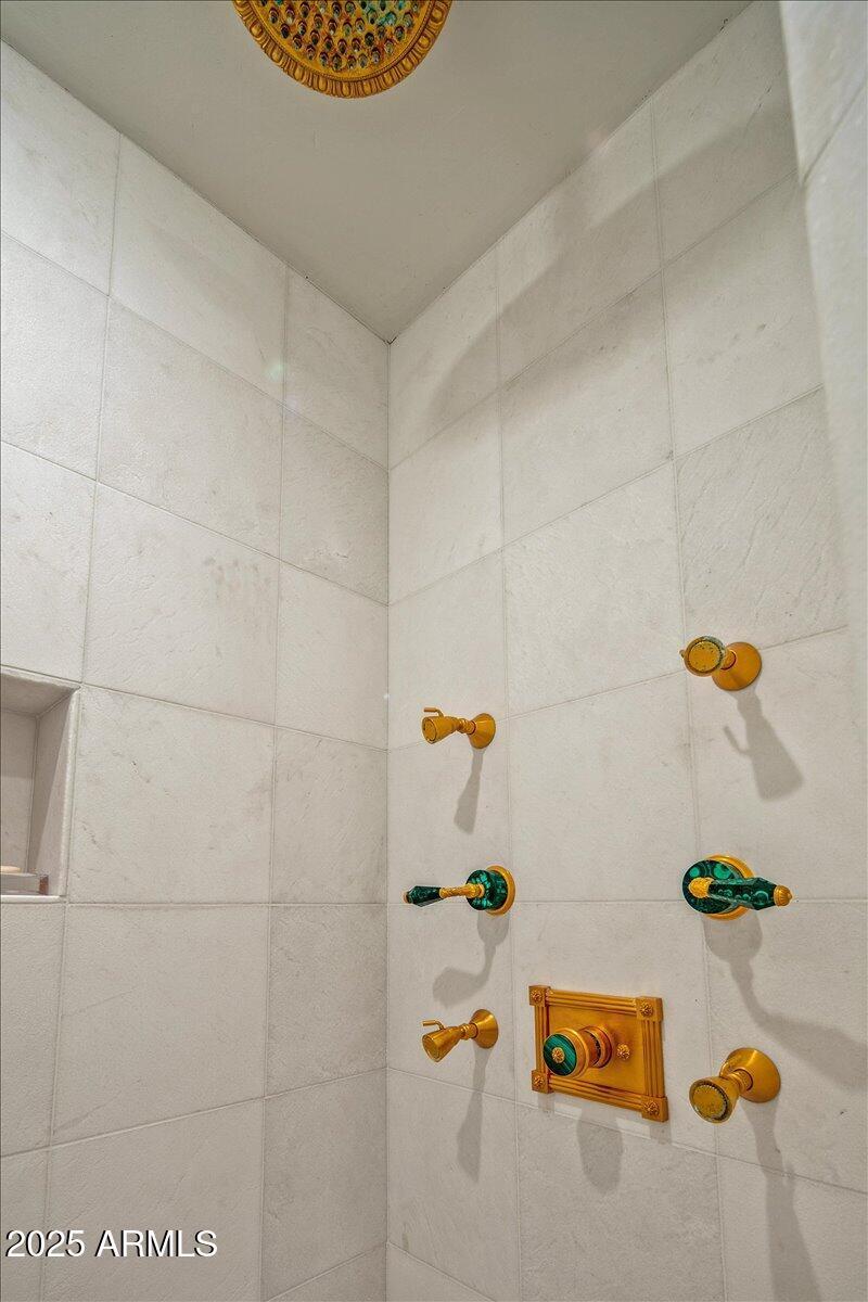 57-Ensuite Bath ~ Showers