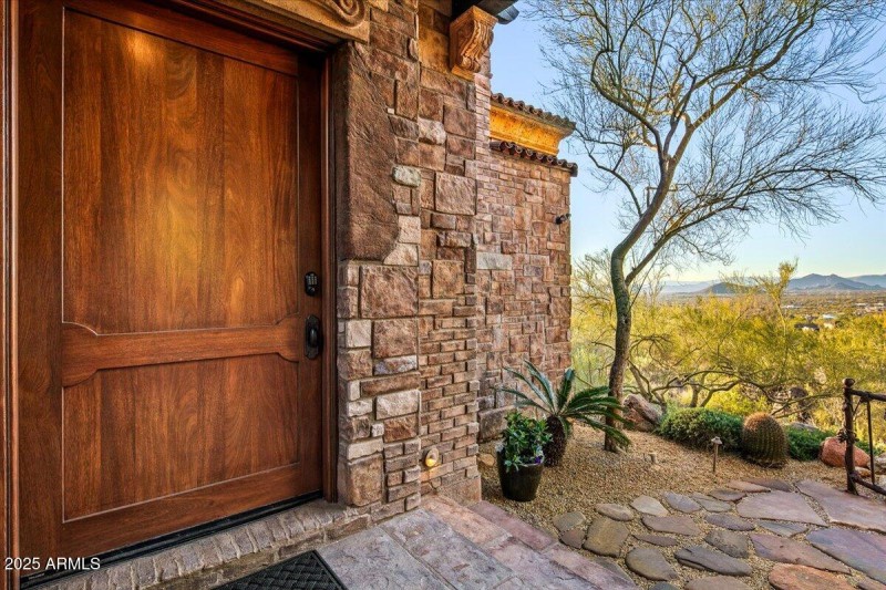 64-Guest House Entry