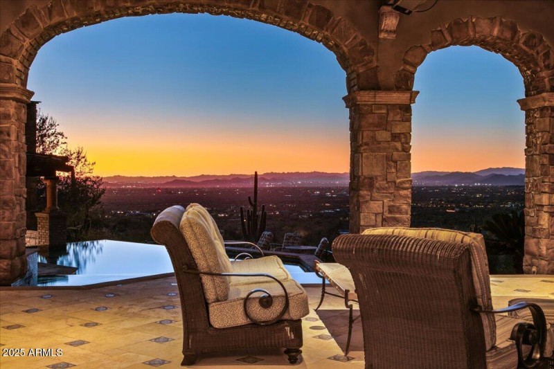 78-Patios ~ City Lights