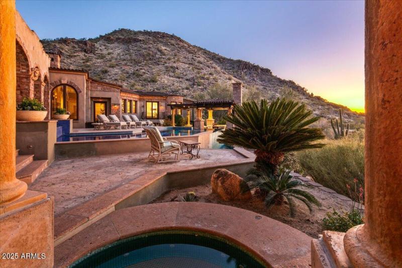 79-Primary Suite Spa Patios