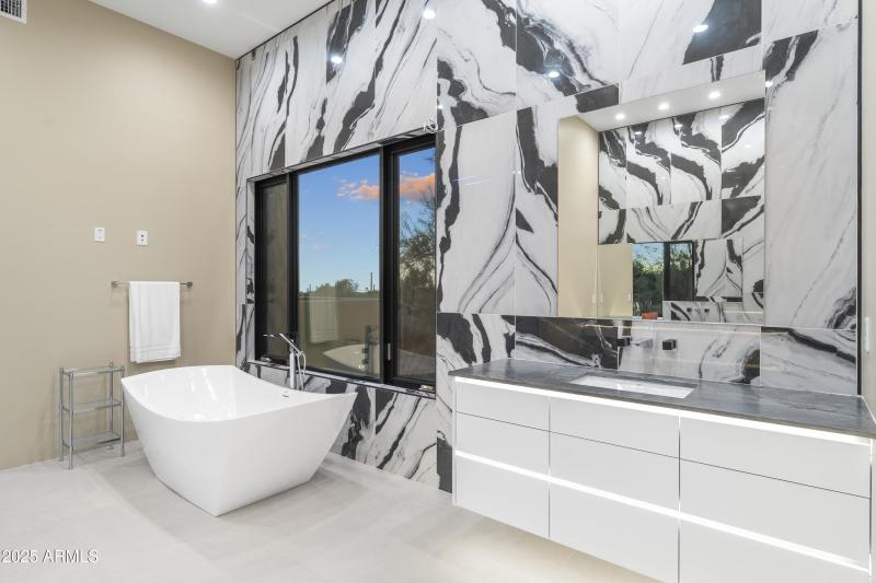 047_Primary Bathroom