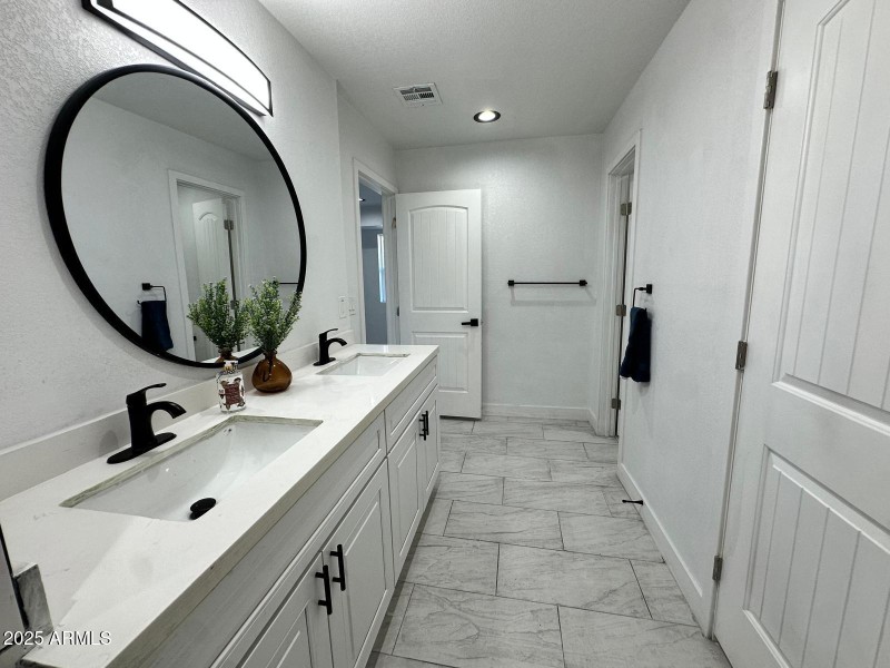 e1abae28-5bd8-4441-9f93-4078aa78a270