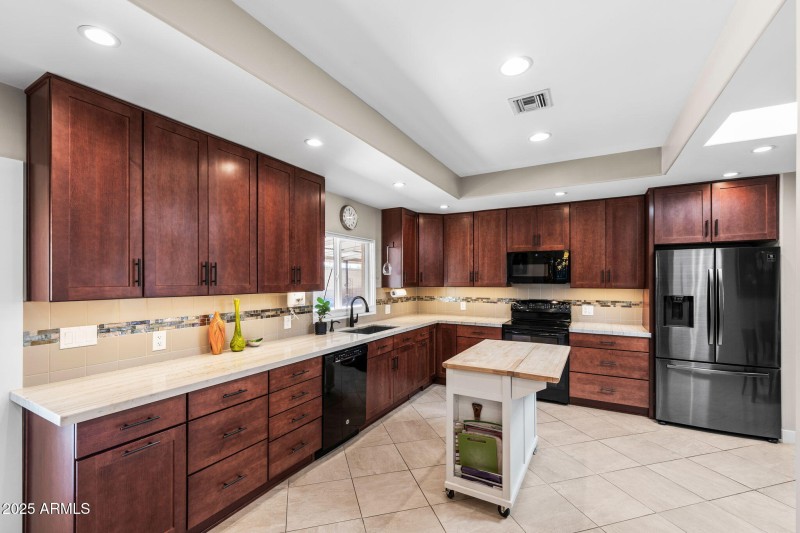 016__6001 E Edgemont Ave