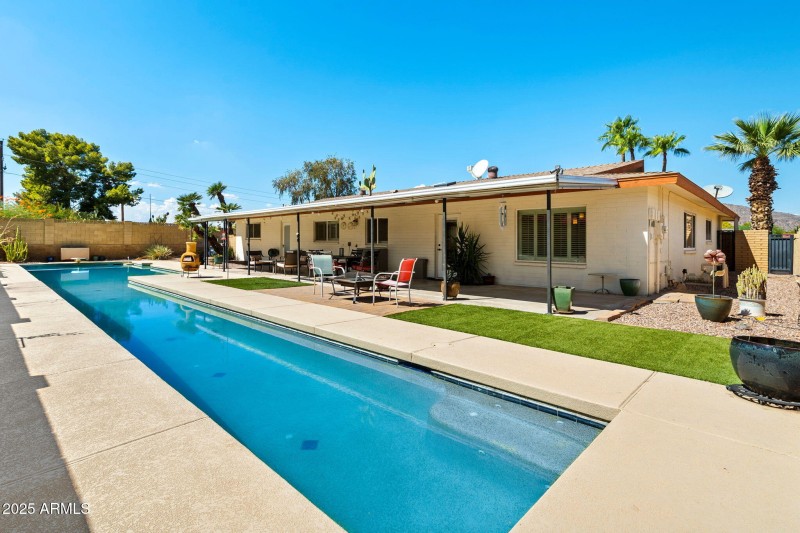 021__6001 E Edgemont Ave