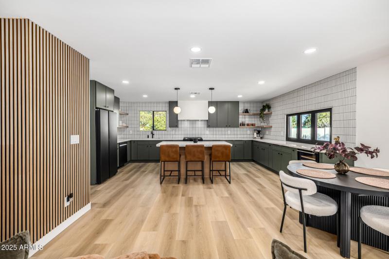 Kitchen/ Dining Room