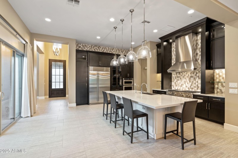 Eat in kitchen