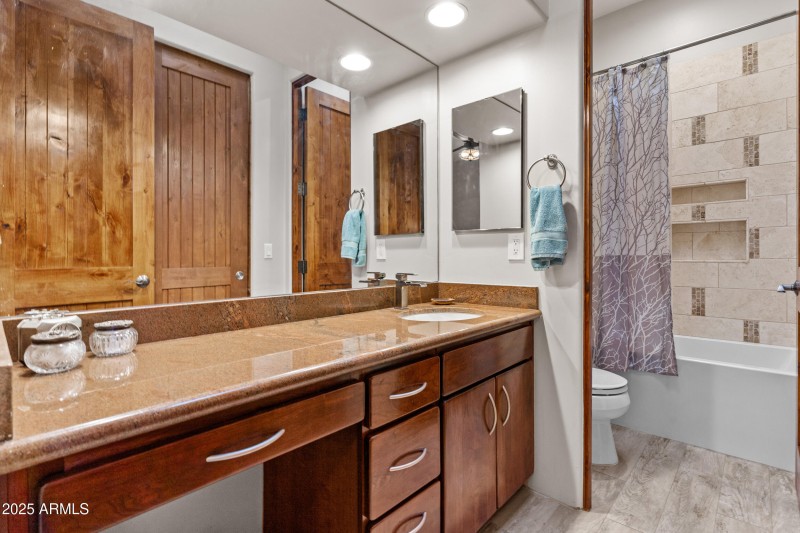 Secondary En Suite Bath