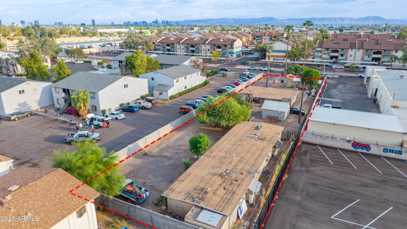 2612 W Glenrosa Avenue