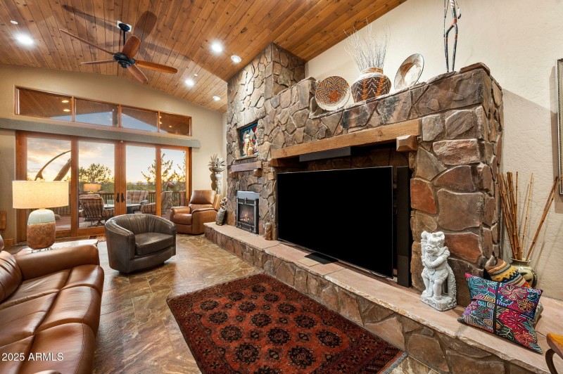 6-Living Room (3)