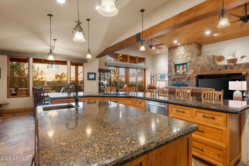 9-Kitchen (2)
