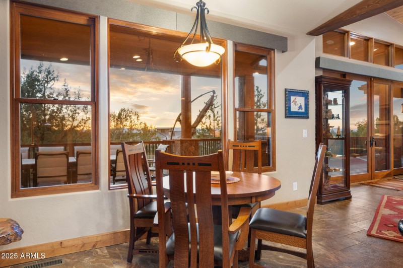 17-Breakfast Nook