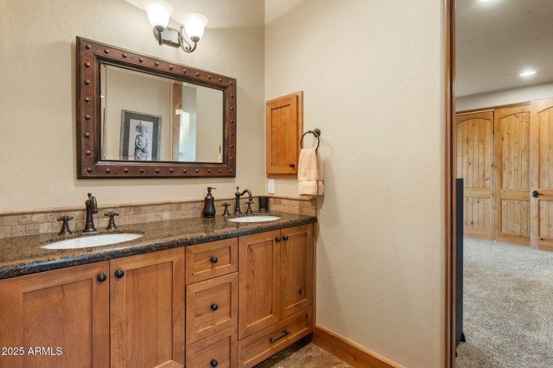 36-Jack and Jill Bathroom (3)