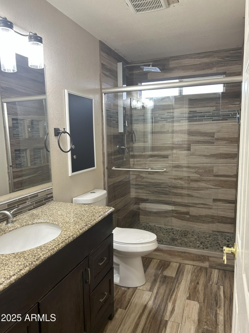 DUNIVAN MASTER BATH 1