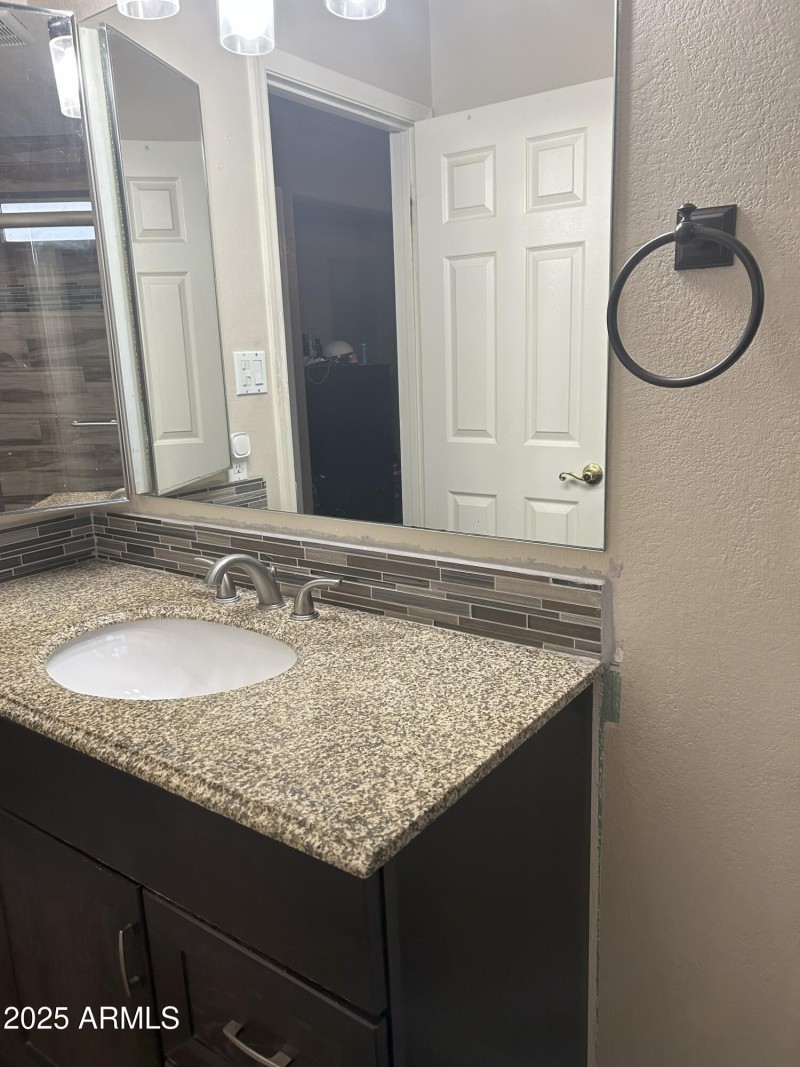 DUNIVAN MASTER BATH 4