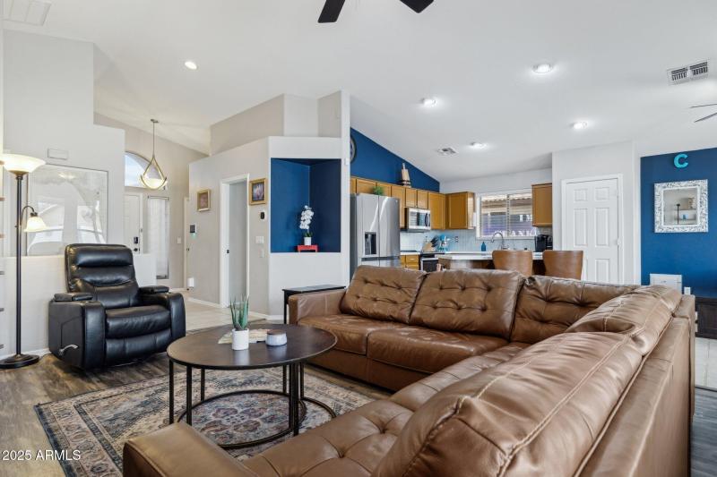 8-web-or-mls-15084-w-polk-st