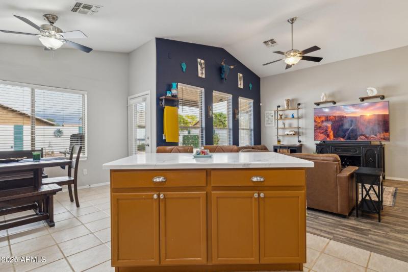 12-web-or-mls-15084-w-polk-st