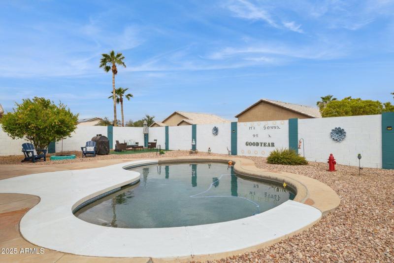 32-web-or-mls-15084-w-polk-st