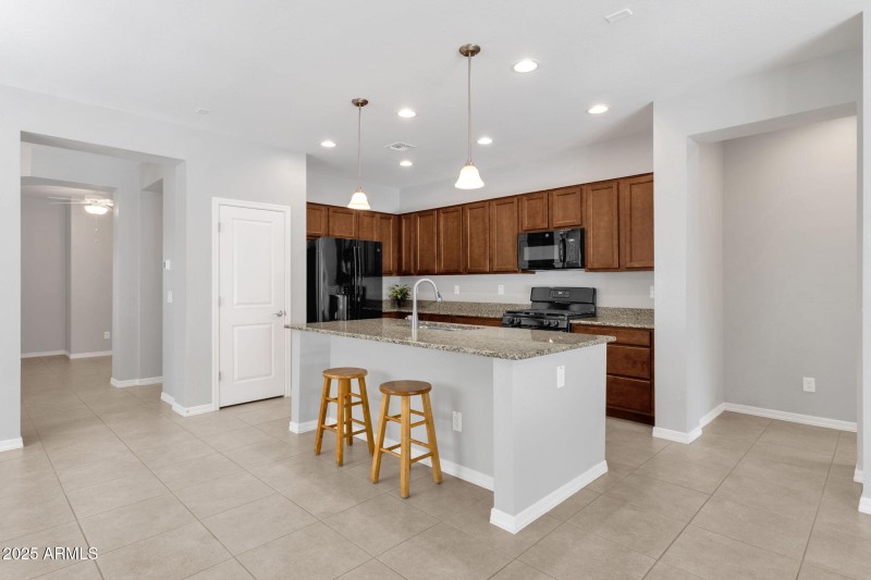 Kitchen w/ pantry