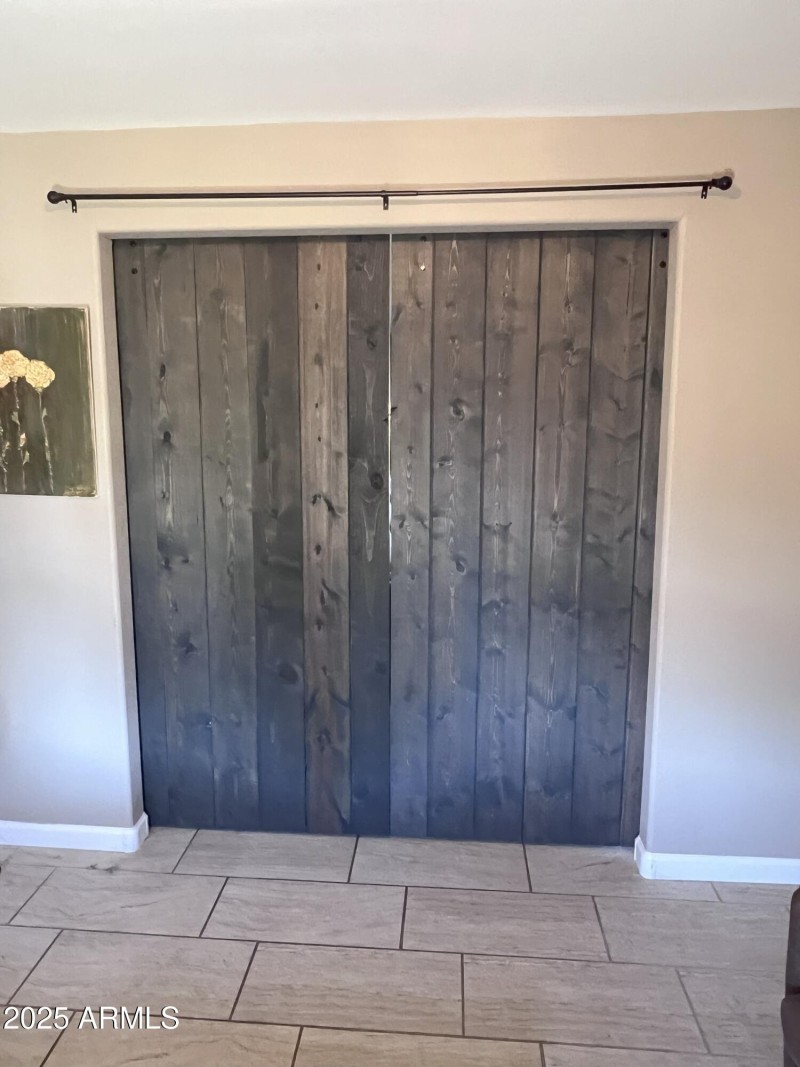DUNIVAN BARN DOOR