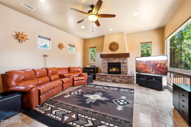 006_Living Room