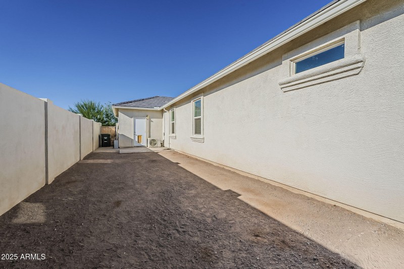 Side Yard / Dog Run