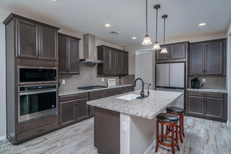 8) KITCHEN