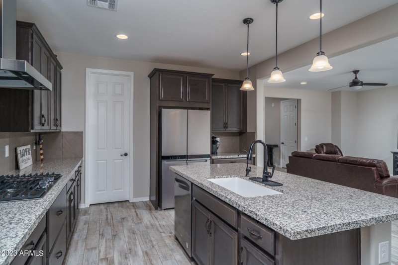 9) KITCHEN