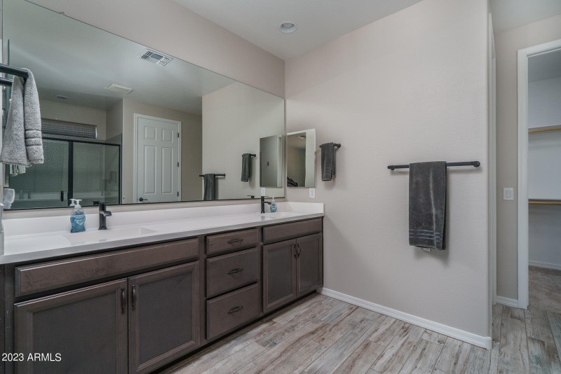 12) MASTER BATH