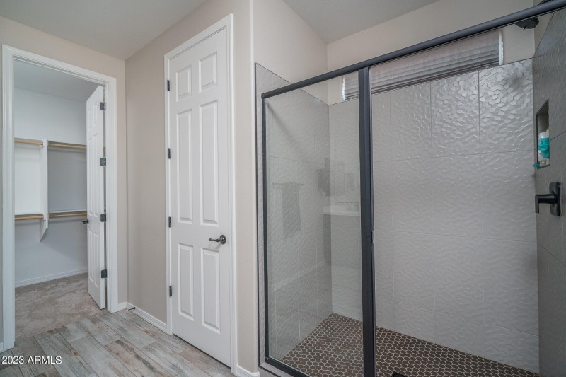 13) MASTER BATH