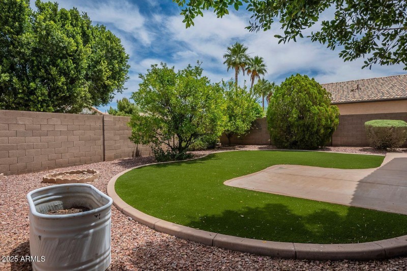 Luxurious North Facing Back Yard