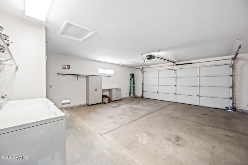 43-14529 Garage 1