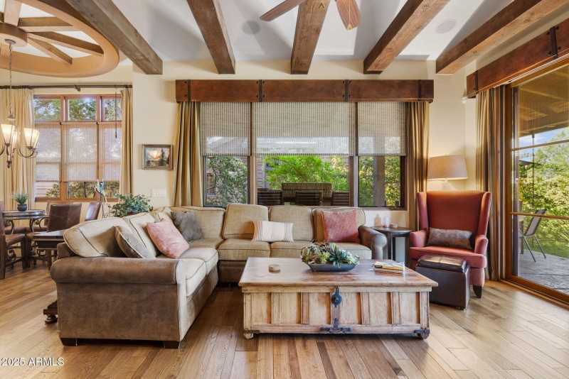 8-Living Room (3)