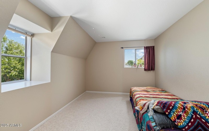 Upstairs guest bedroom VEIM-22