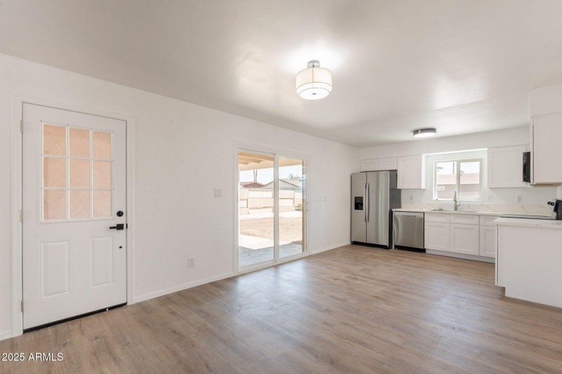 Kitchen & Dining