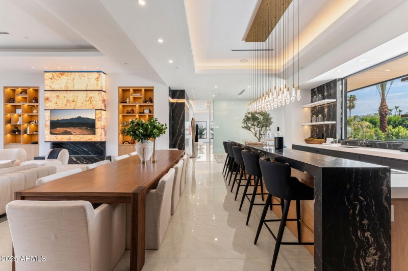 9 Dining