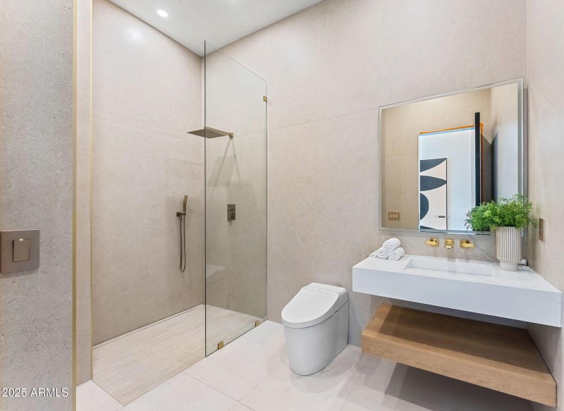 33 Guest Bath